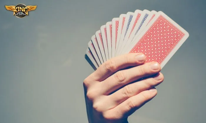 phỏm là gì Tính toán có logic và chiến thuật khi chơi phỏm